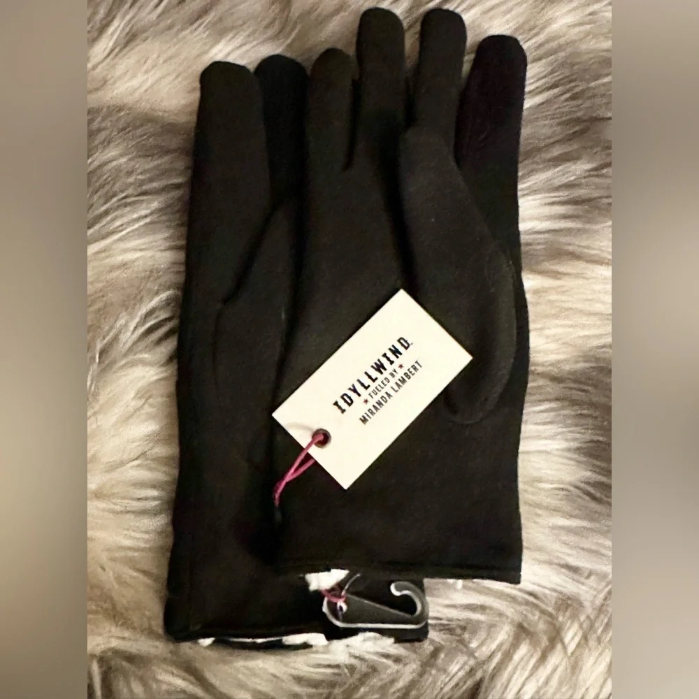 IDYLLWIND HALEY CROSS ARROW GLOVES Faux Suede Gloves w/ White Embroidered Arrows